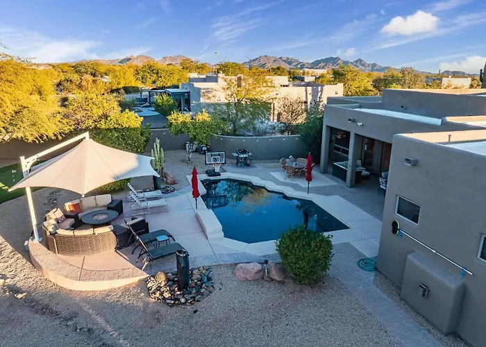 Holiday home 5br Pool Patio Outdoor Tv & In-pool Hoops *