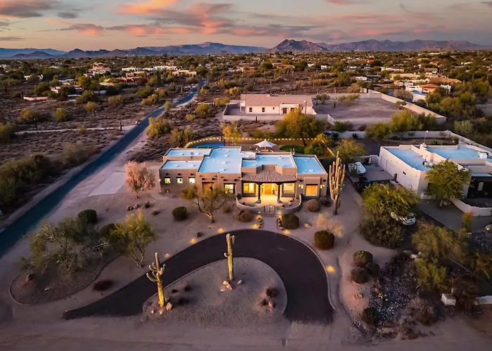 Holiday home 5br Pool Patio Outdoor Tv & In-pool Hoops Scottsdale