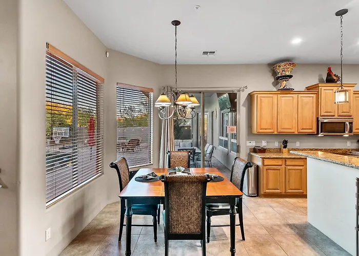 5br Pool Patio Outdoor Tv & In-pool Hoops Holiday home