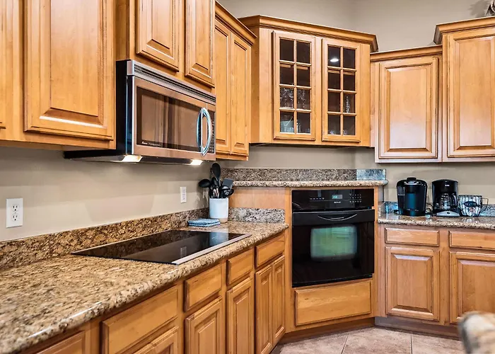 Holiday home 5br Pool Patio Outdoor Tv & In-pool Hoops *