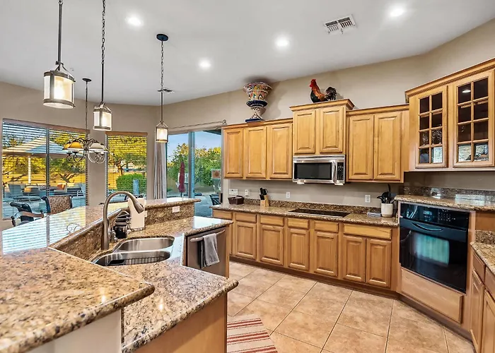 5br Pool Patio Outdoor Tv & In-pool Hoops Holiday home
